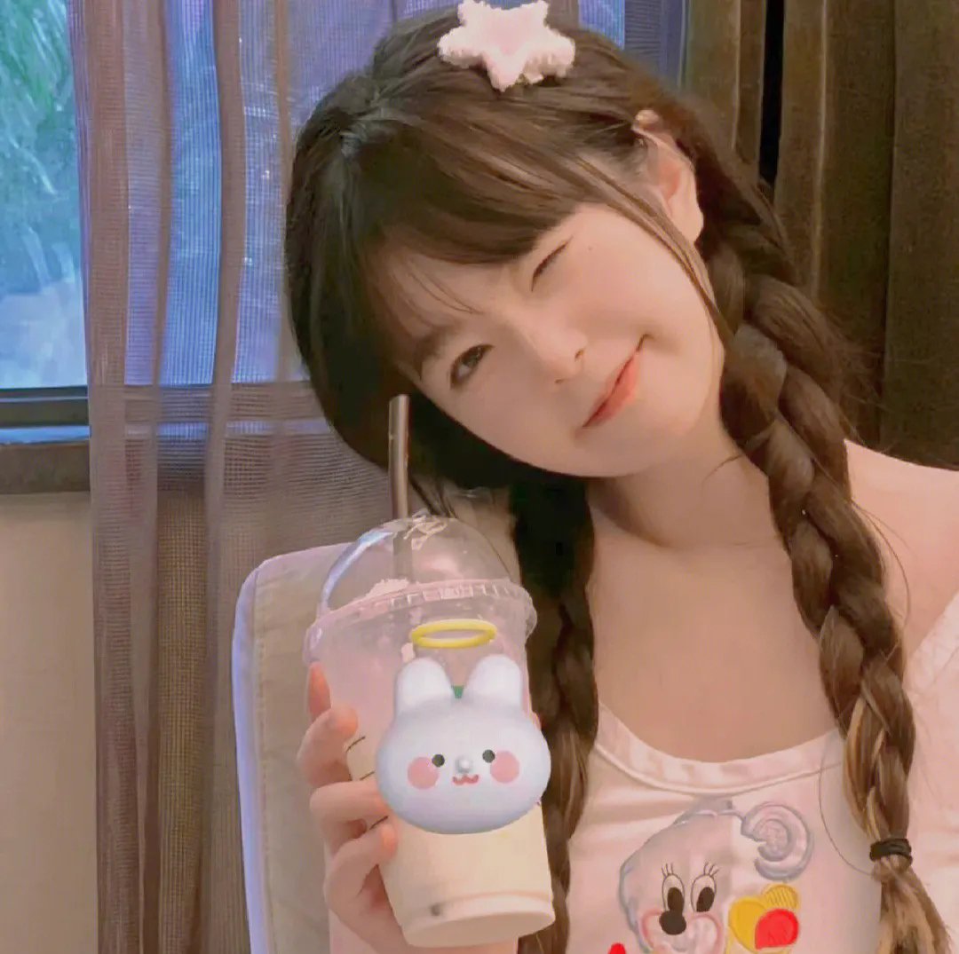 橙色女孩